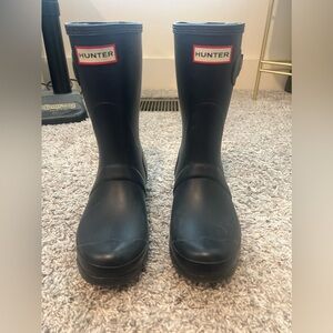 Navy short Hunter rain boots size 7